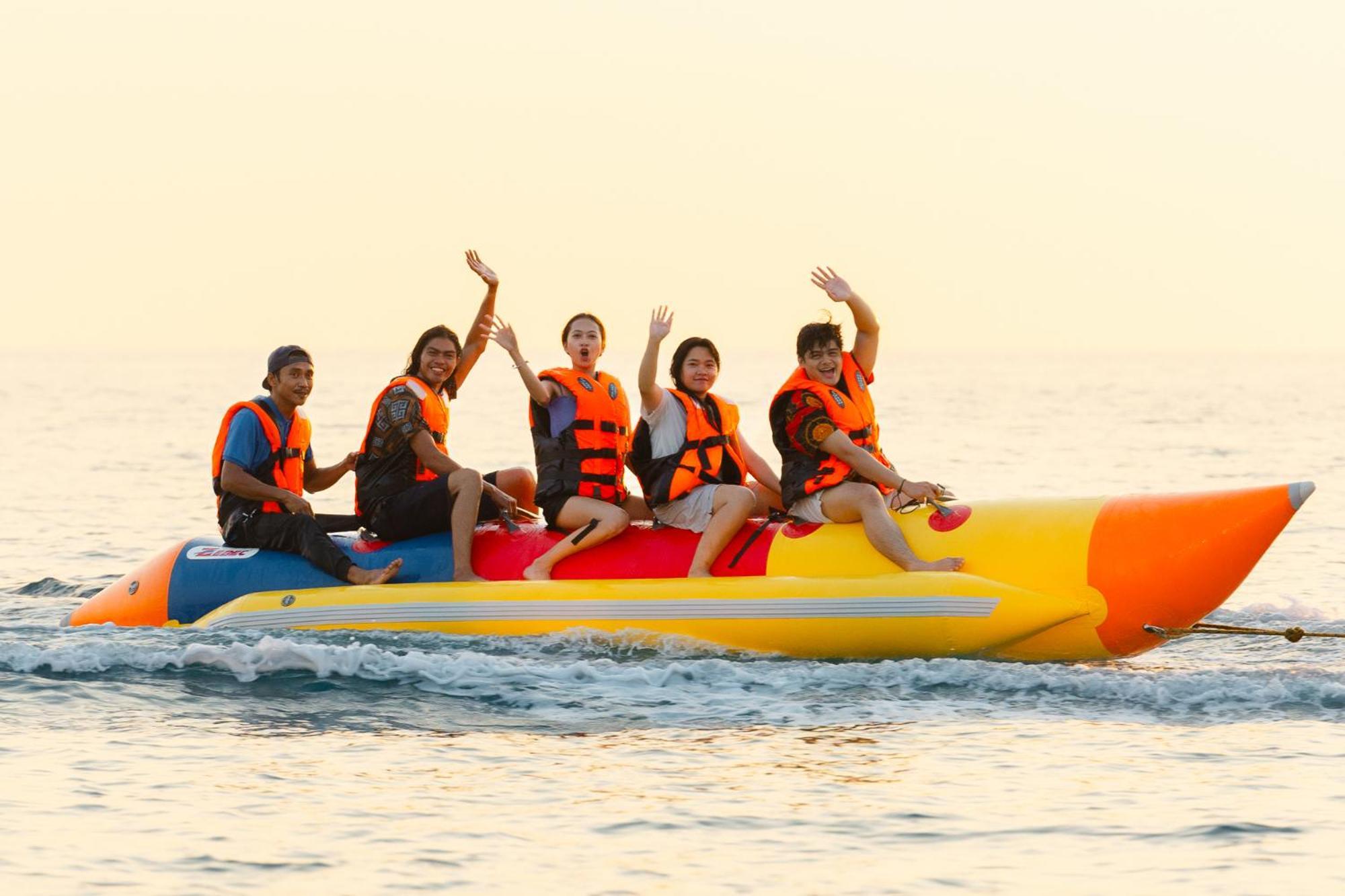 Q Beach Resort Cabangan Luaran gambar