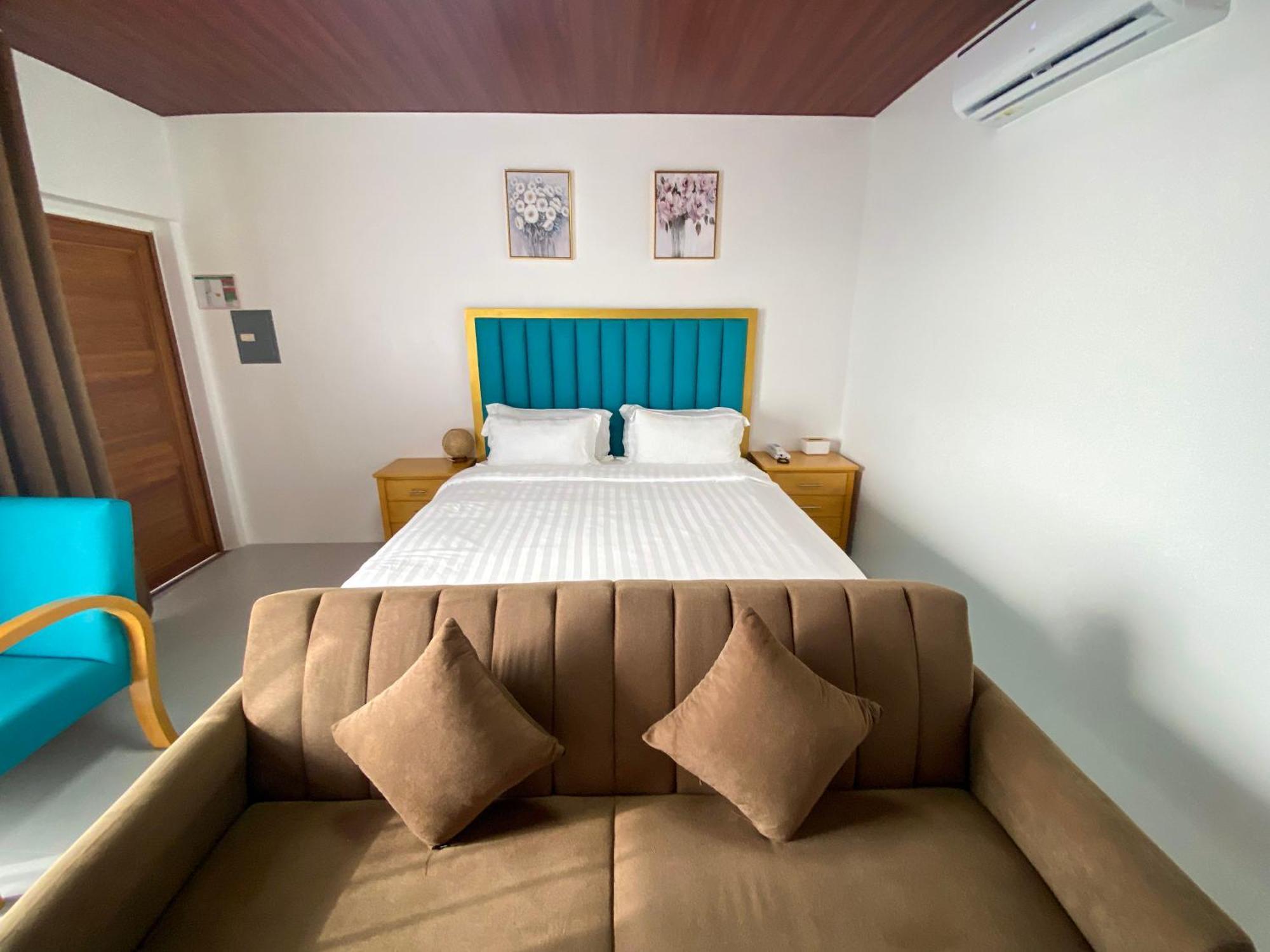 Q Beach Resort Cabangan Luaran gambar