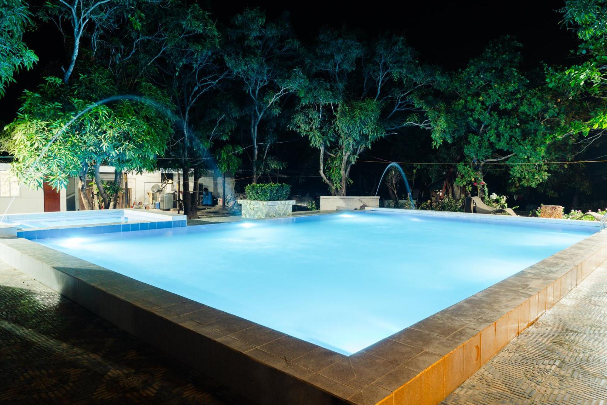 Q Beach Resort Cabangan Luaran gambar