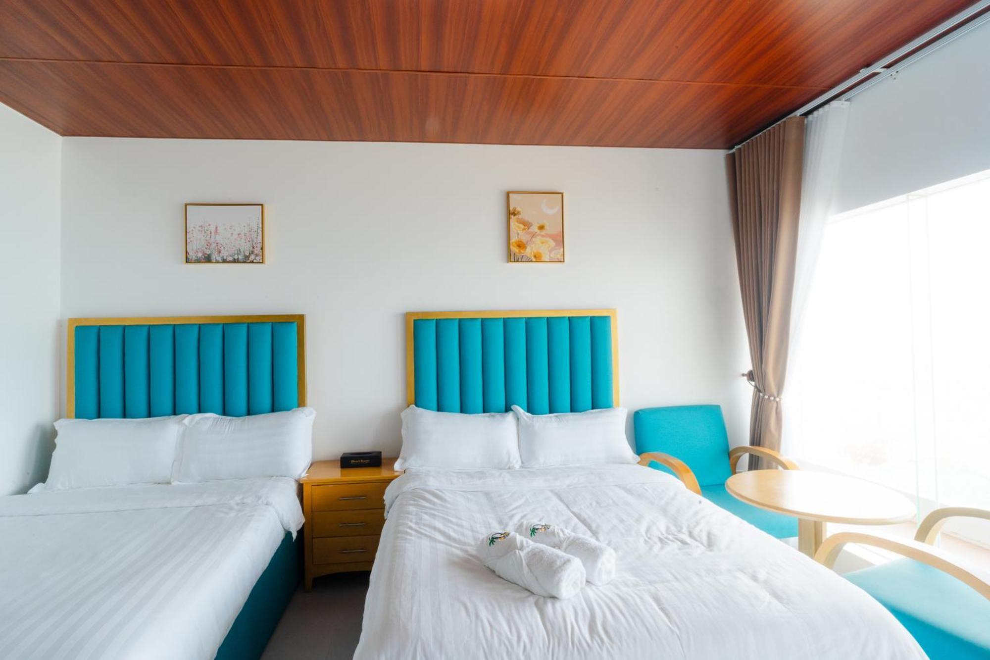 Q Beach Resort Cabangan Luaran gambar