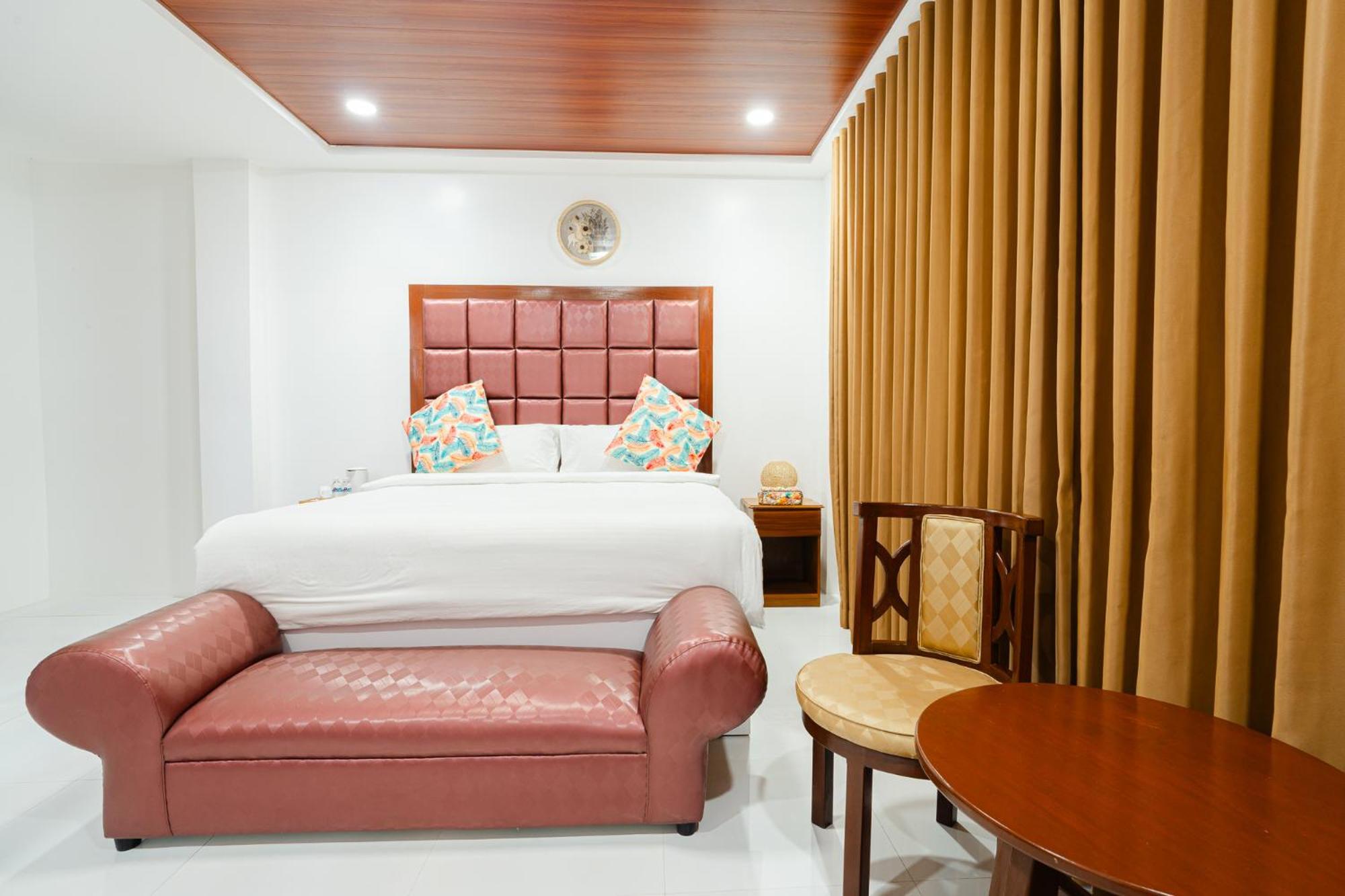Q Beach Resort Cabangan Luaran gambar