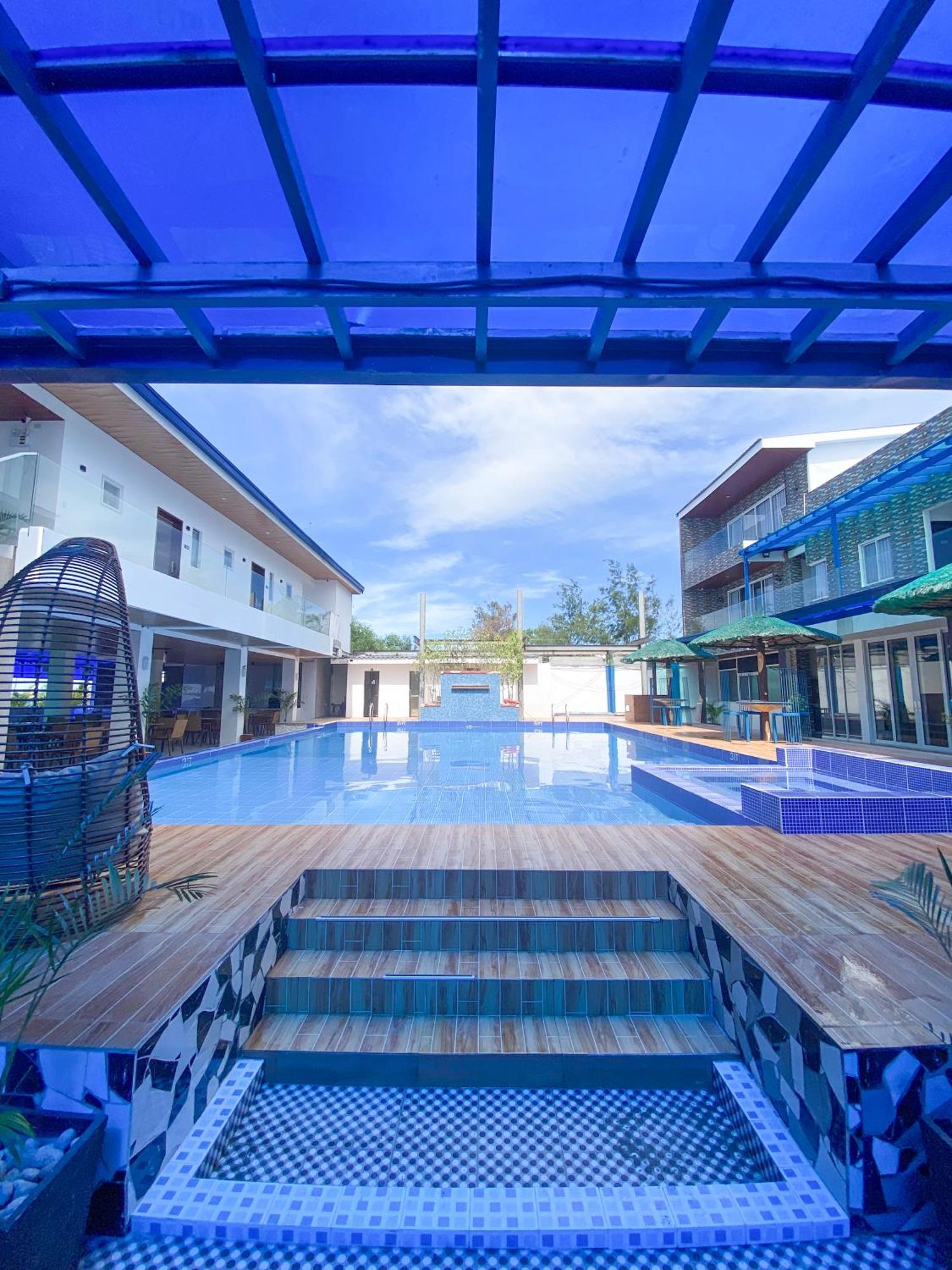 Q Beach Resort Cabangan Luaran gambar